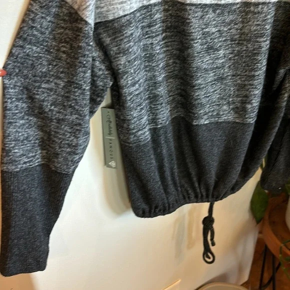 🌺Women’s XL top with draw string bottom. - Picture 4 of 4